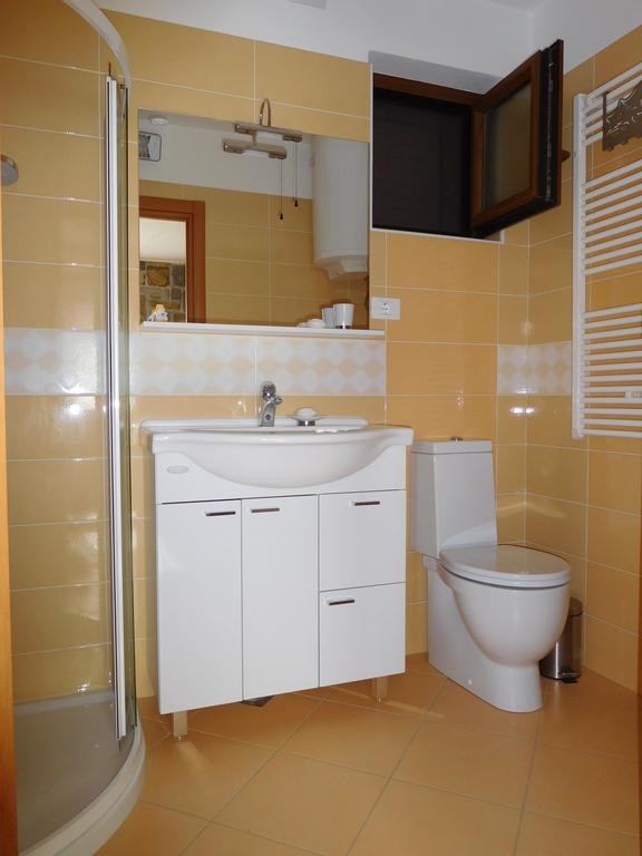 Holiday House Ida Marezige Bagian luar foto