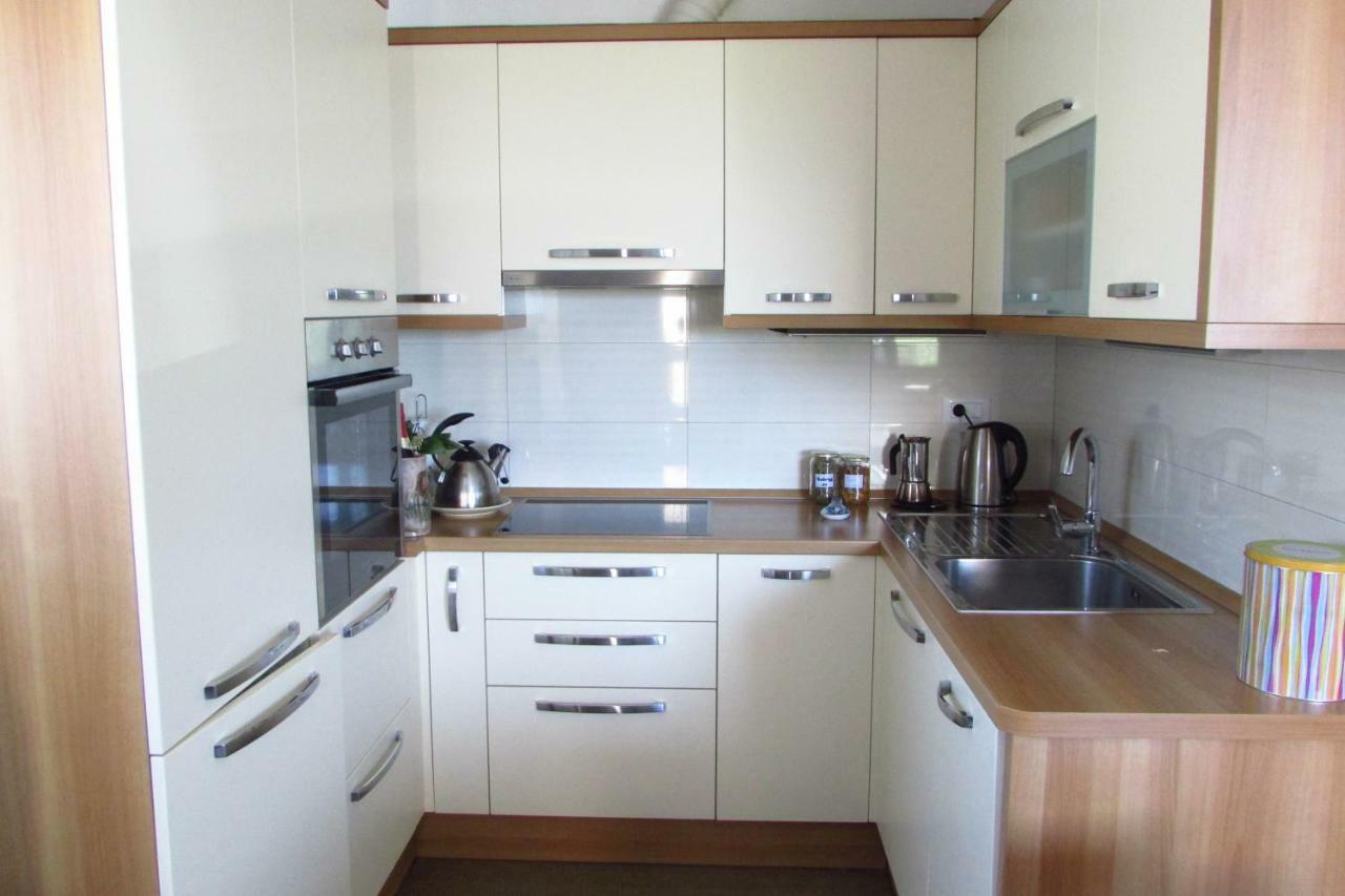 Holiday House Ida Marezige Bagian luar foto