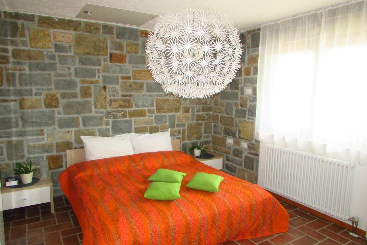 Holiday House Ida Marezige Bagian luar foto