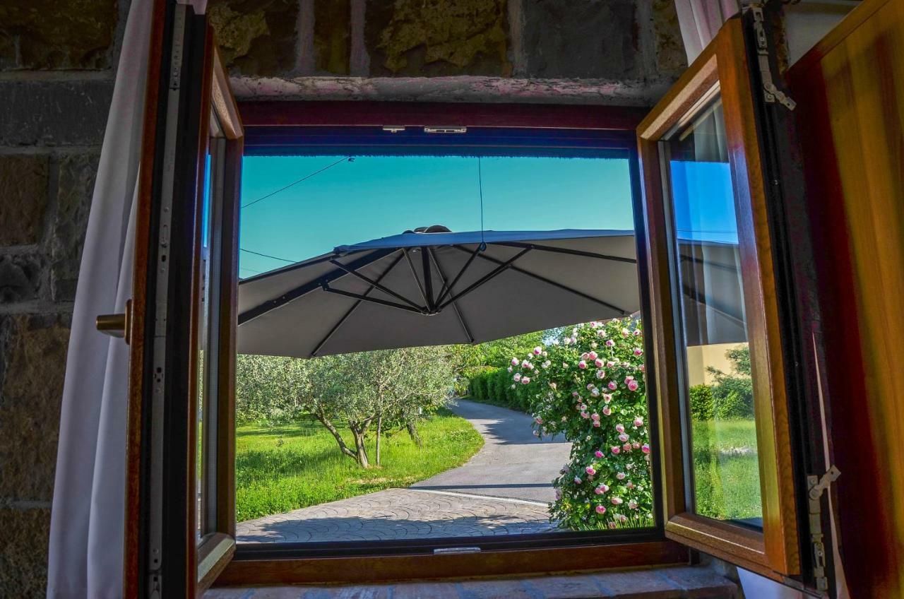 Holiday House Ida Marezige Bagian luar foto