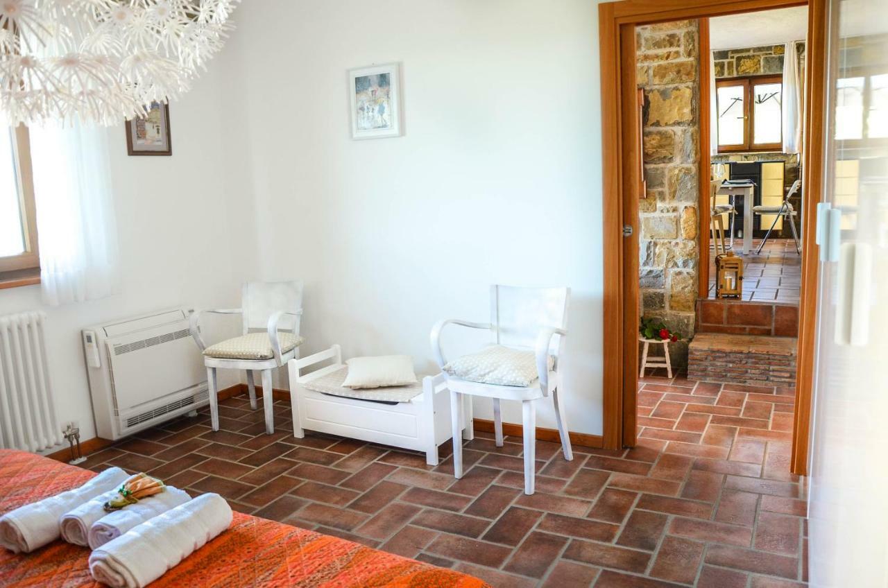 Holiday House Ida Marezige Bagian luar foto