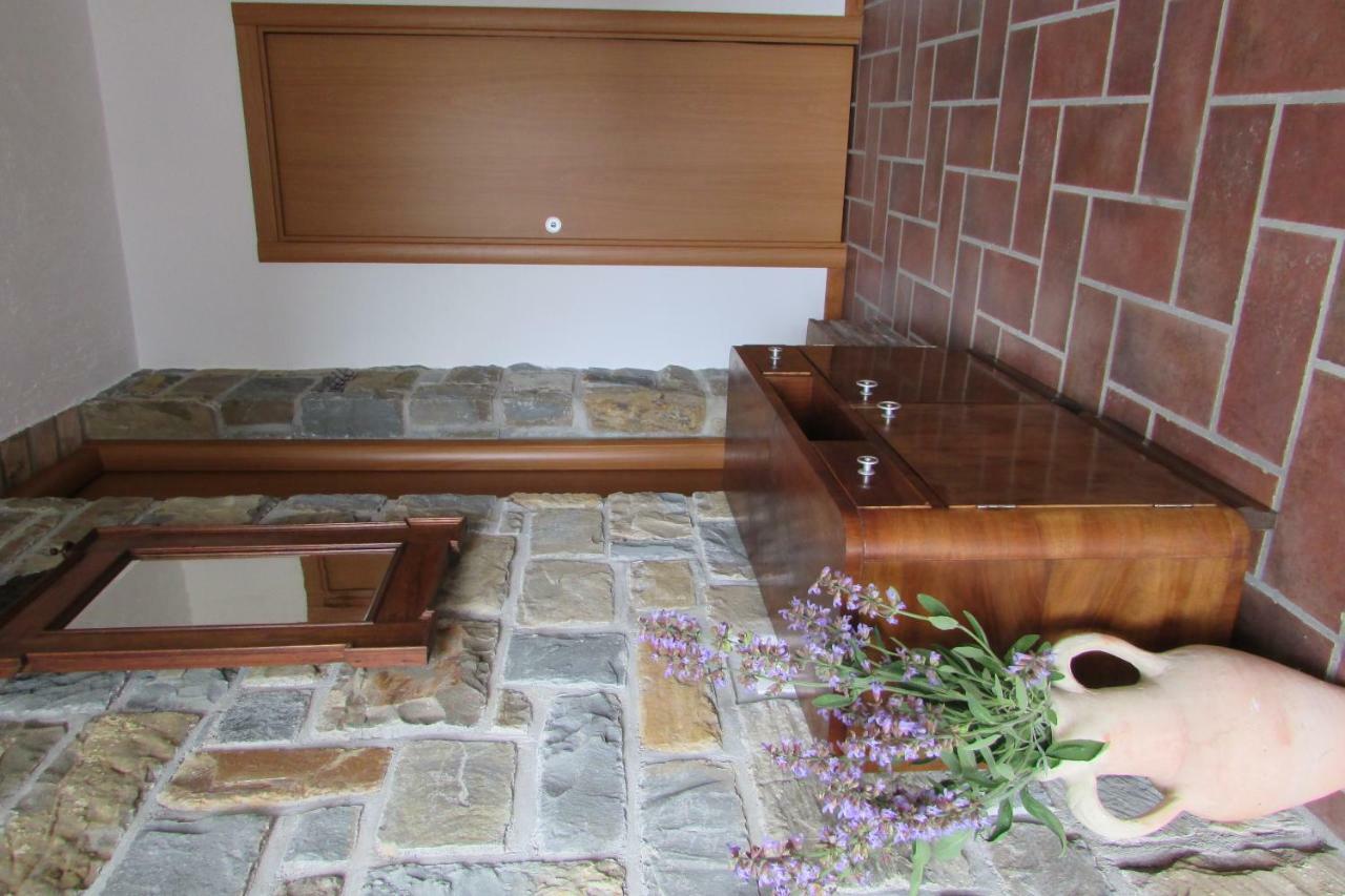 Holiday House Ida Marezige Bagian luar foto